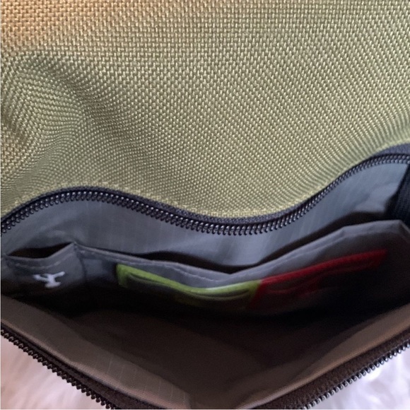 TENBA messenger camera bag small olive green - Picture 13 of 14